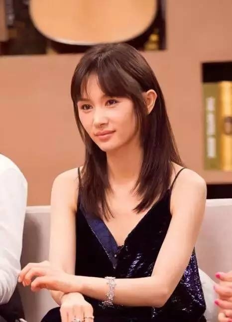曲妖精王子文短发照 大写的美