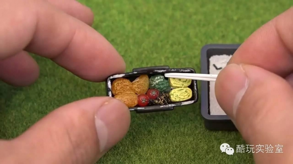 日德脑洞合体！13年研制的迷你微缩美食 逼死吃货！