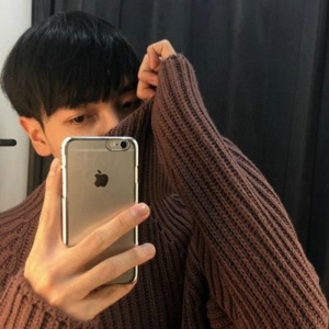 走路带风的个性小帅哥男生qq头像
