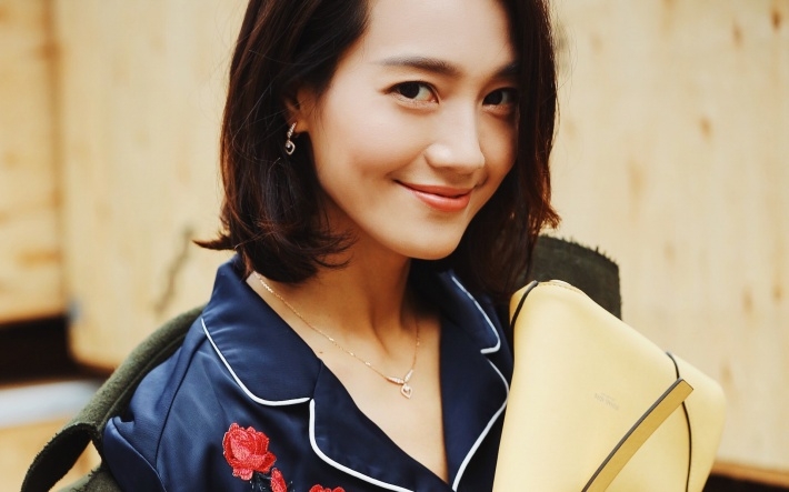 美女主持人朱丹时尚写真高清壁纸大全