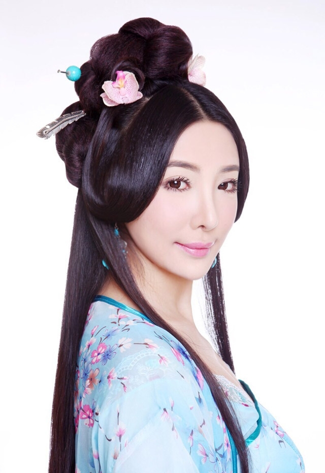 古典美女胡恩绮高贵典雅