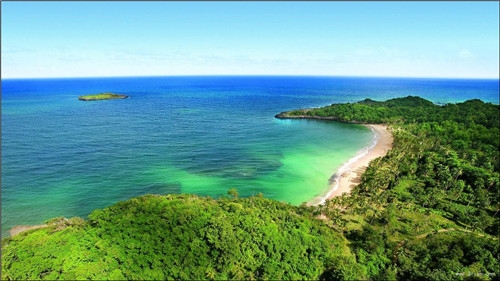 美丽的海岛海岸线风景图片