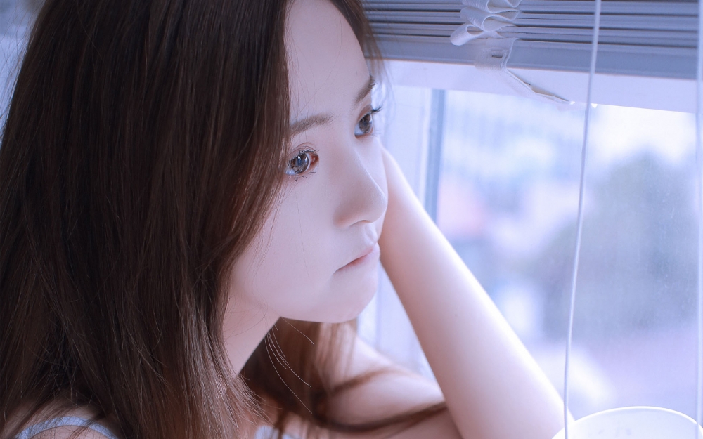 治愈系美女清新居家唯美高清壁纸