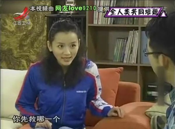假如我和你妈同时掉水里，你先救谁。