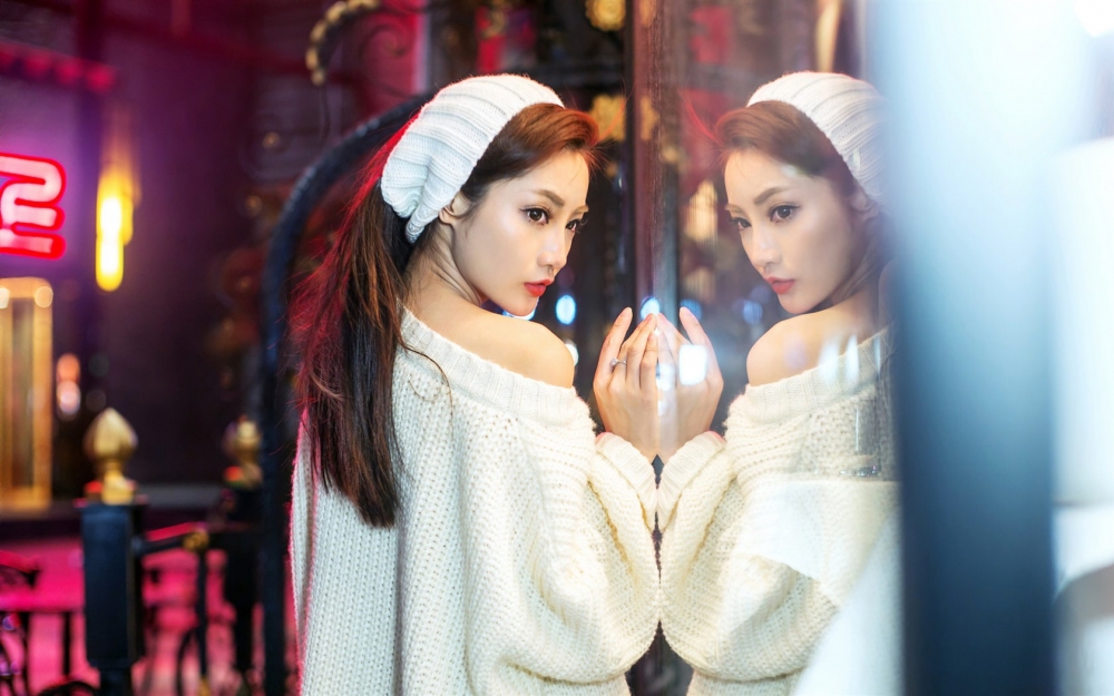 气质纯净美女高清电脑桌面壁纸