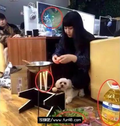 网吧做菜的妹子