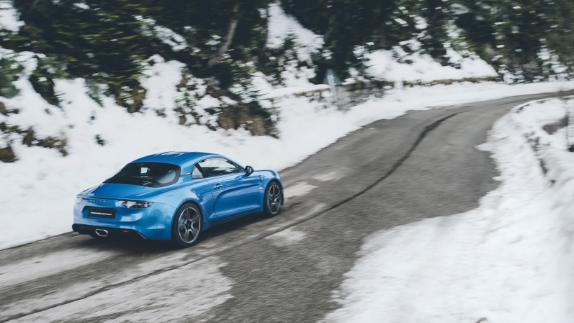 2017雷诺轿跑Alpine A110桌面壁纸
