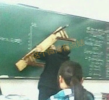 为啥不让学生带手机这下知道了吧