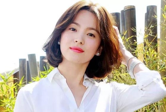 适合冬季的淑女发型 首选披肩时尚卷发