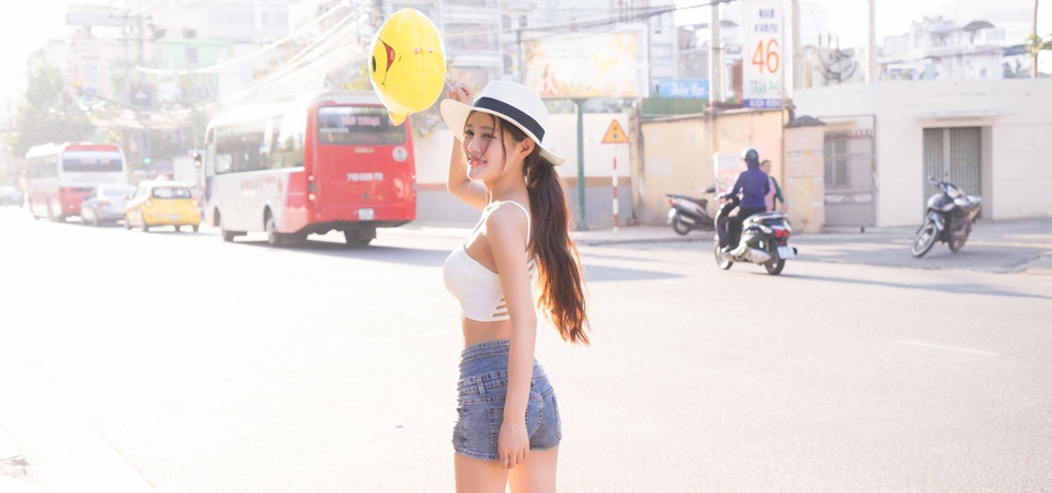 可爱街拍美女Abby王乔恩桌面壁纸
