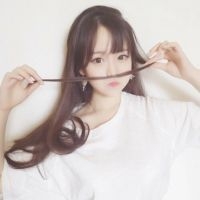 微卷长发女生卖萌可爱头像