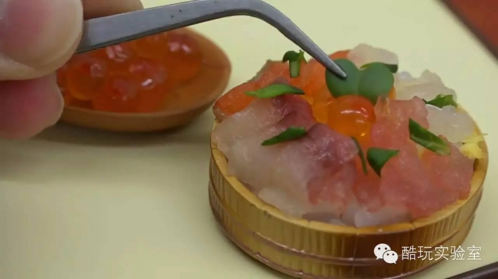 日德脑洞合体！13年研制的迷你微缩美食 逼死吃货！