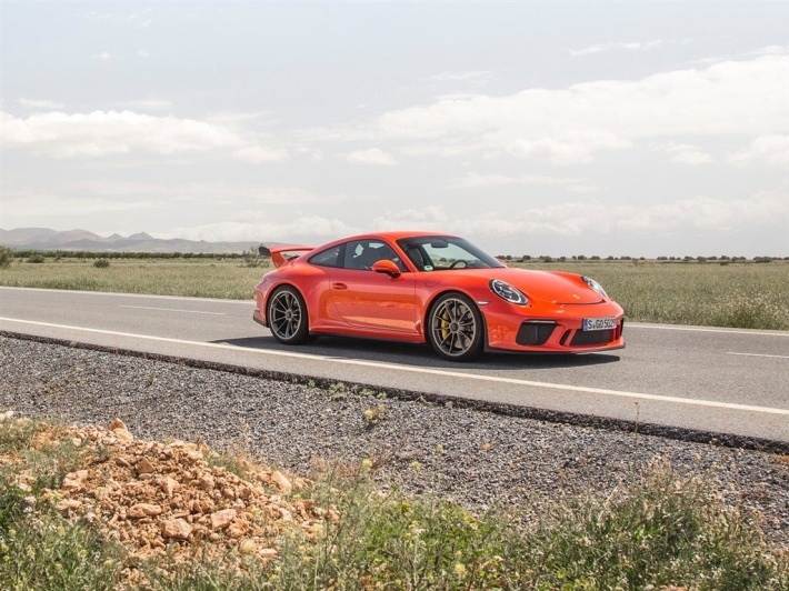 保时捷911 GT3炫酷跑车宽屏壁纸图片