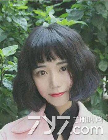 韩国水波纹短发发型 利用发丝来修饰嘟嘟的圆脸