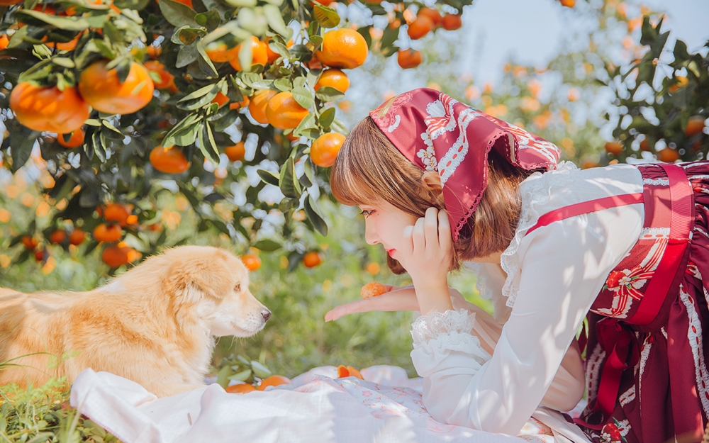 俏皮少女果园可爱甜美写真壁纸
