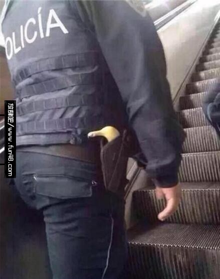 这应该是一位“蕉警”