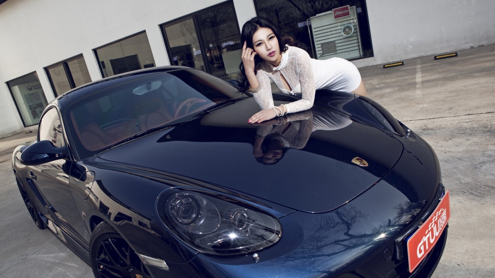 深V车模性感美女高清桌面壁纸