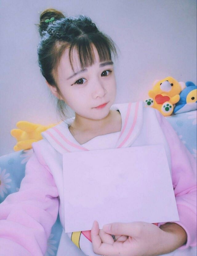 软妹酷酷の举牌.