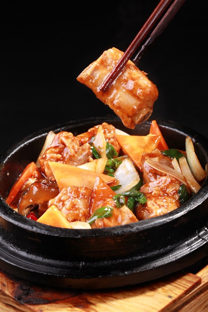 排骨石锅拌饭