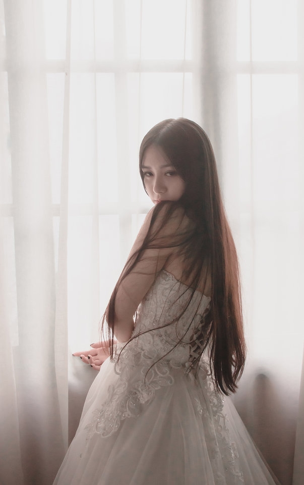 宝妈：她的婚纱。