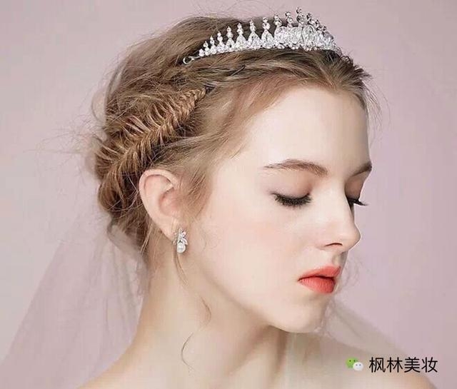最美新娘盘发 端庄大气彰显新娘娇俏