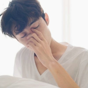 走路带风的个性小帅哥男生qq头像
