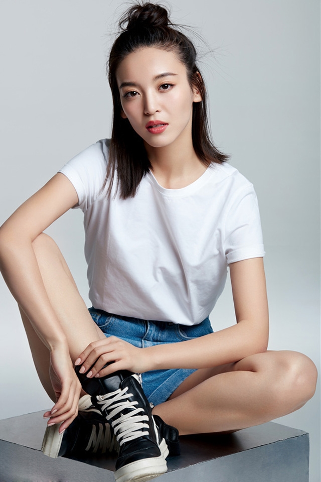 大眼女星尤靖茹清新写真手机壁纸下载
