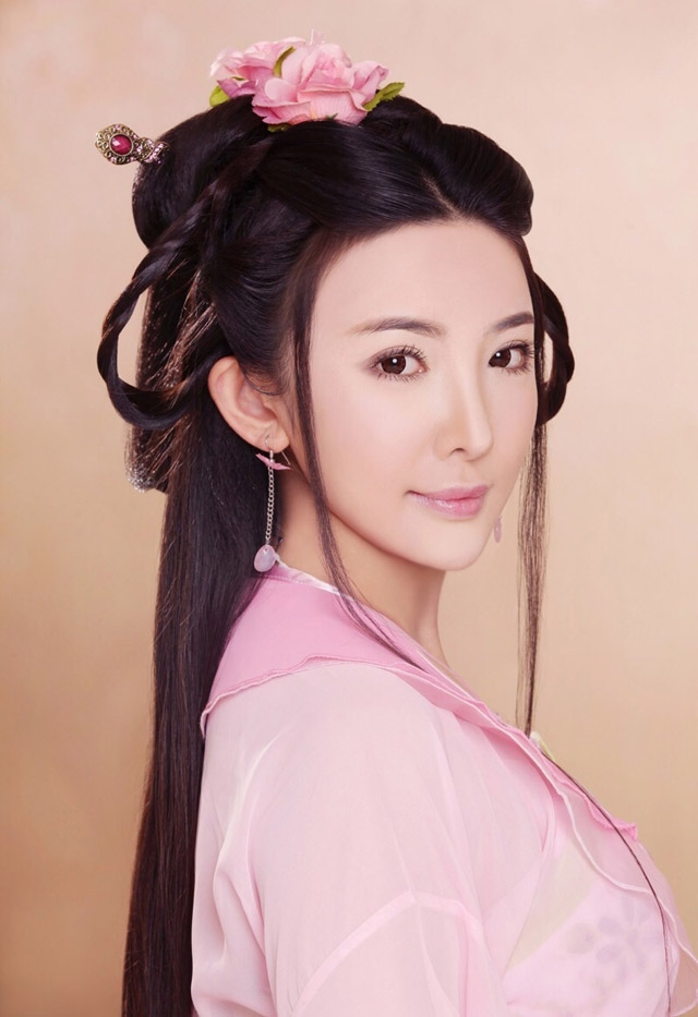 古典美女胡恩绮高贵典雅