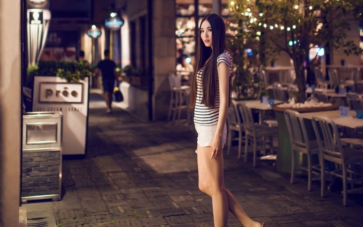 美女模特户外写真电脑壁纸