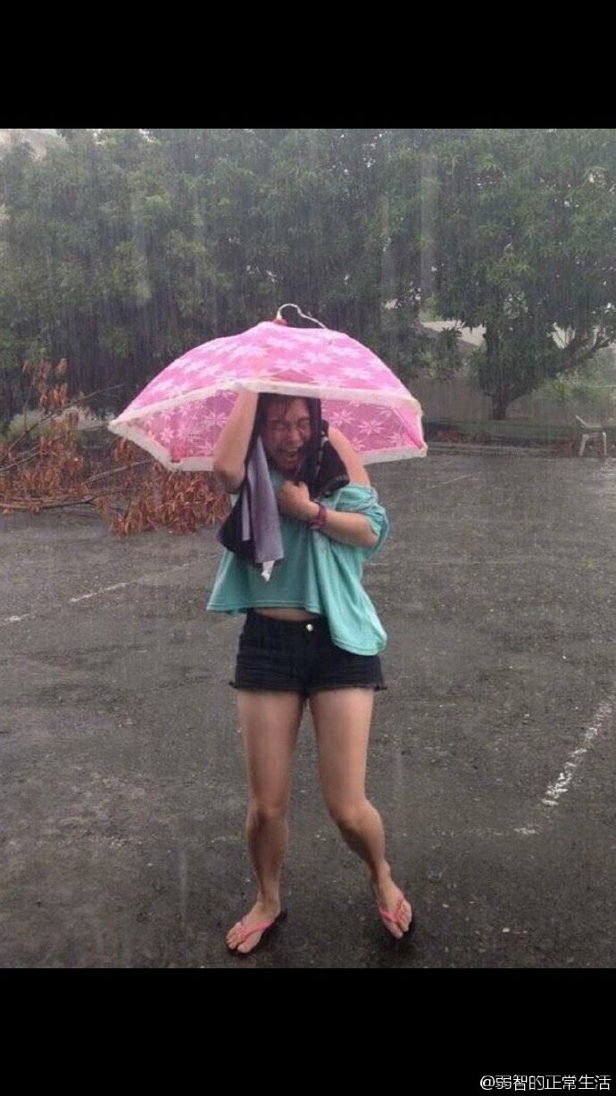 下雨了才知道自己带出来的不是雨伞！