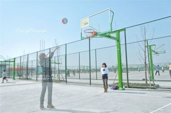 用一切你知道或者不知道的方式关注着你。