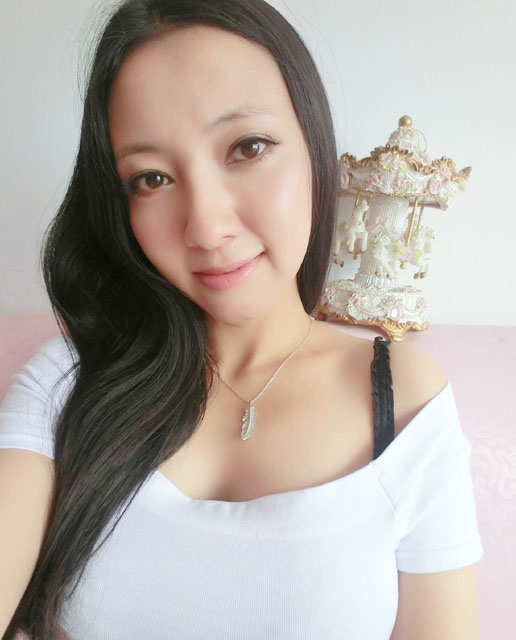 松果儿爆乳自拍大曝光 亭亭玉立