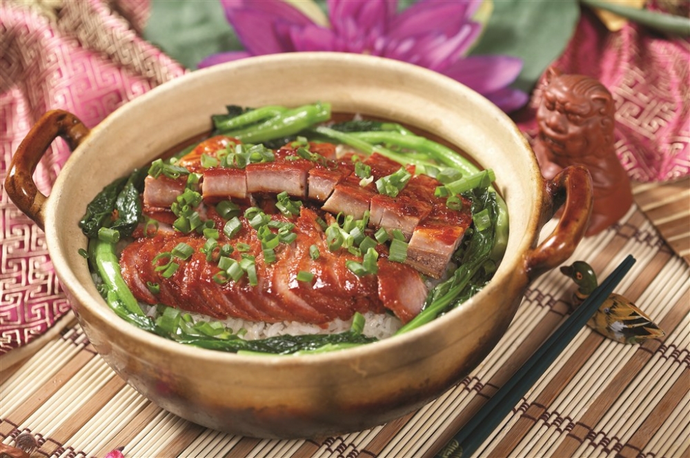 叉烧双拼煲仔饭中式菜品美食素材图片