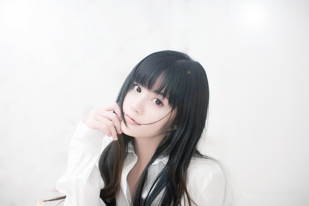 养眼美女假日清纯桌面壁纸