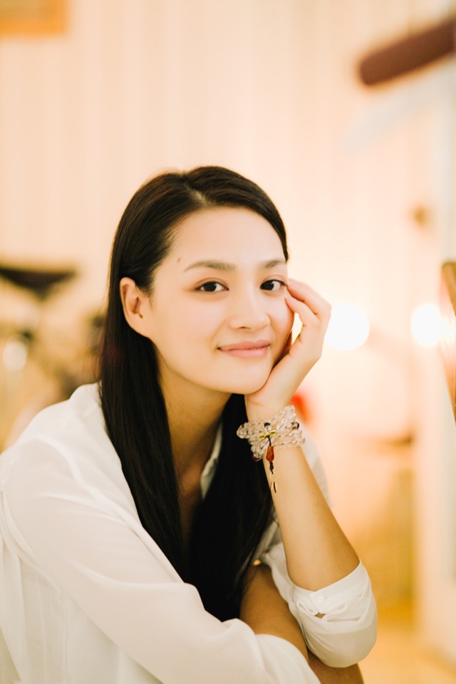 充满诱惑力的覃文静高雅写真