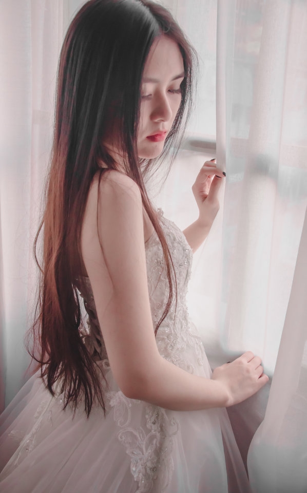 宝妈：她的婚纱。