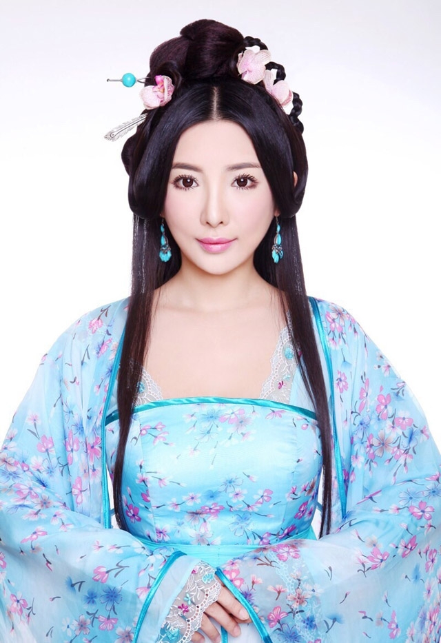 古典美女胡恩绮高贵典雅
