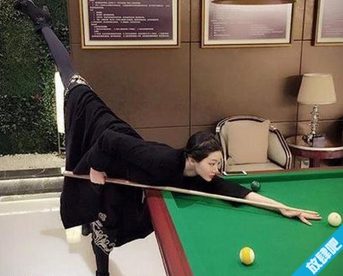 妹子你打台球翘起个脚是什么意思？