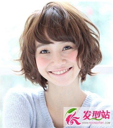短发女生时尚烫发图片 甜美时尚又修颜百搭