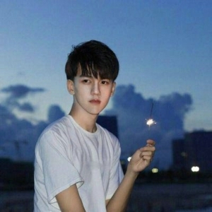 让我再重新追你一回吧 小清新清纯帅气小男生头像