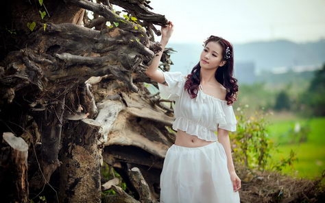 白裙美女纯美写真桌面壁纸