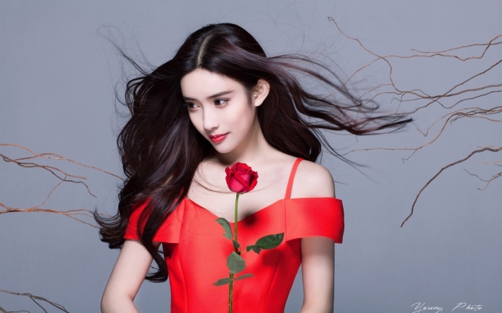 95后新生代演员孟子义红裙唯美写真宽屏壁纸