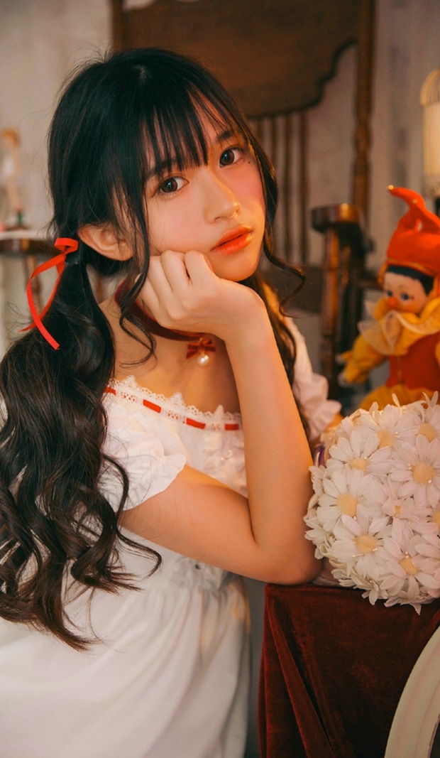 唯美烛光下可爱女生图片