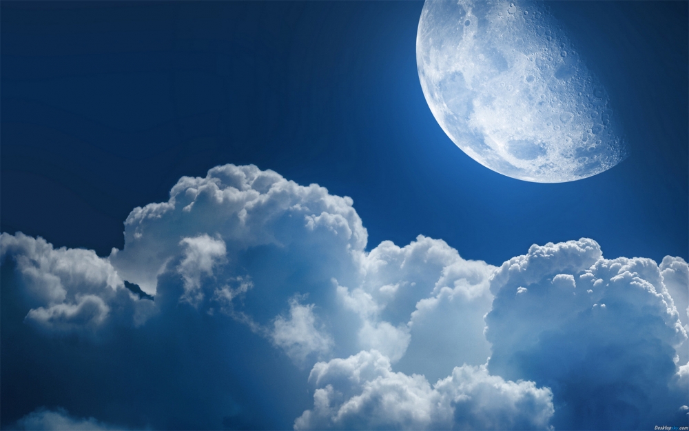 中秋节璀璨夜空中的超圆月亮高清桌面壁纸