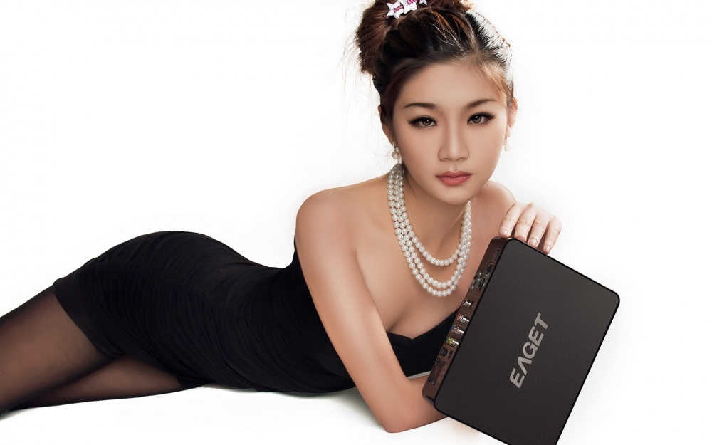 忆捷科技美女代言