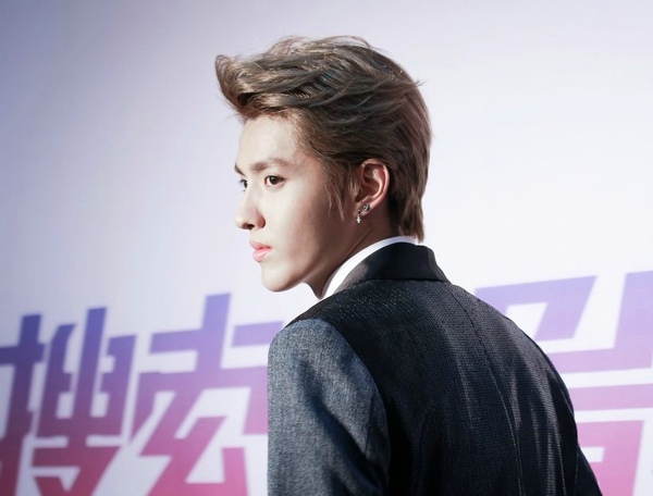 吴亦凡出席百度娱乐沸点颁奖礼