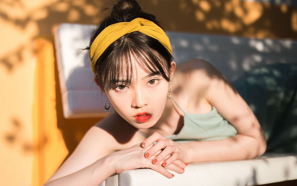 甜美日系美女夏日户外唯美高清壁纸