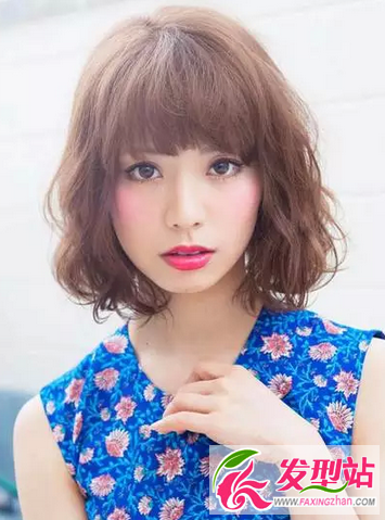 女生短发烫卷发型 短发也可以性感可爱