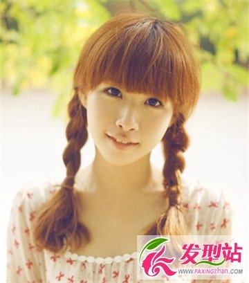 女生小清新图片分享 麻花辫发型甜美又减龄