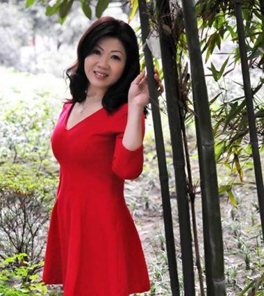 优雅气质减龄发型 适合50岁不同脸型的女士